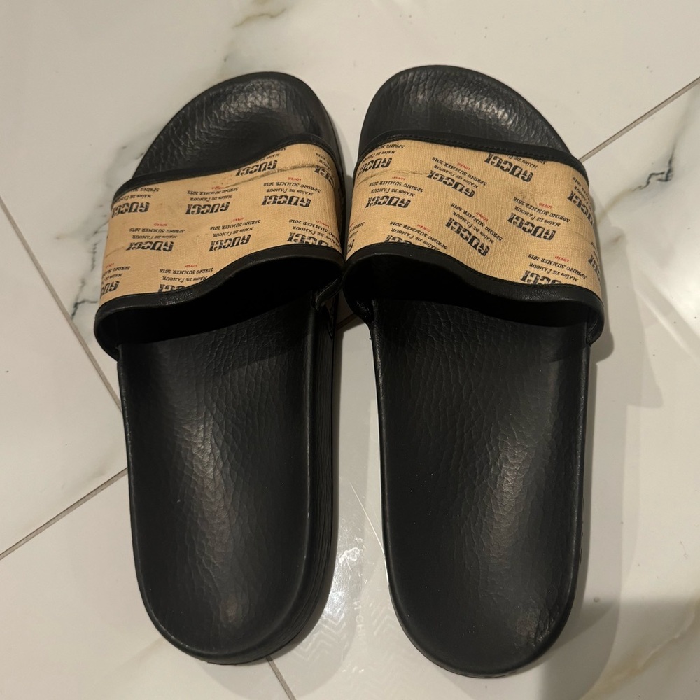 Gucci All Over Stamp Logo Black and Tan Slides - size 9 men’s / women’s 10.5
